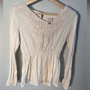 Knox Rose Cream Crochet Accent Blouse – Size Medium